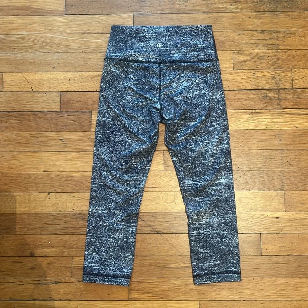 Lululemon Wunder Under High-Rise Crop Tights in Rush Jacquard, size 6 - Picture 13 of 14